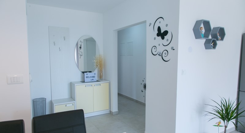 Apartments Navi - Apartment 1 (2+2) Hall between bedroom and living room and kitchen